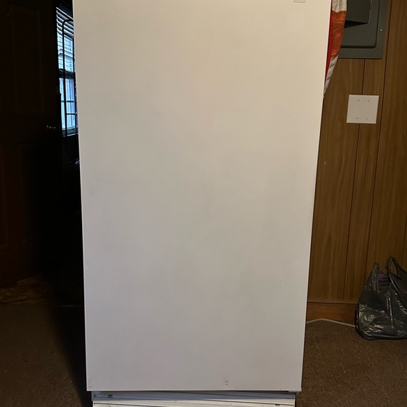 White Food Storage Container - Picture 2 of 3